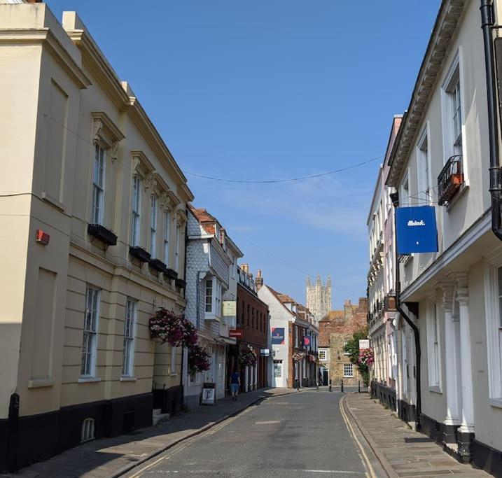 Apartment 6 At Number 8: City Centre, 1 Bedroom, Sofa Bed In Lounge Canterbury Luaran gambar