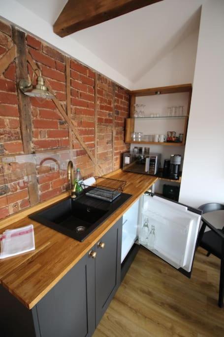 Apartment 6 At Number 8: City Centre, 1 Bedroom, Sofa Bed In Lounge Canterbury Luaran gambar