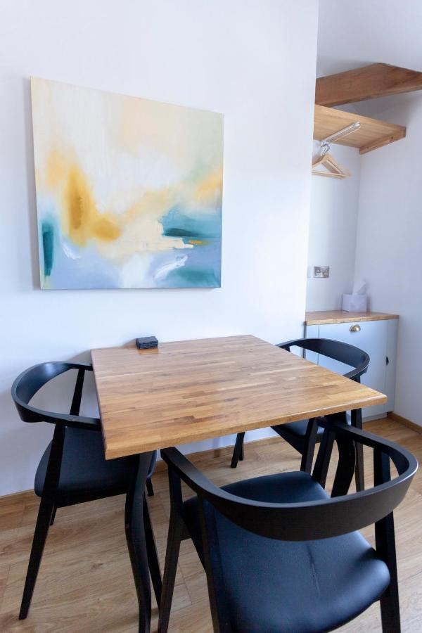 Apartment 6 At Number 8: City Centre, 1 Bedroom, Sofa Bed In Lounge Canterbury Luaran gambar